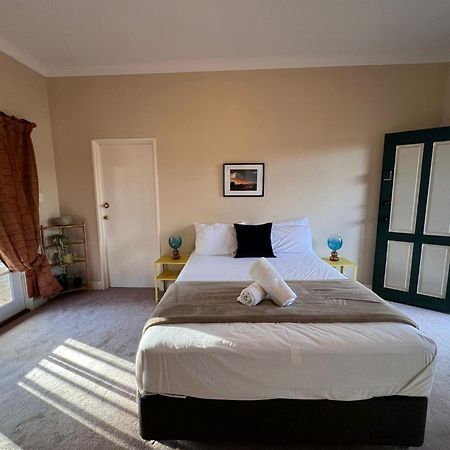 Lovely Little Period 1-Bedroom Unit. Free Parking. يورك المظهر الخارجي الصورة
